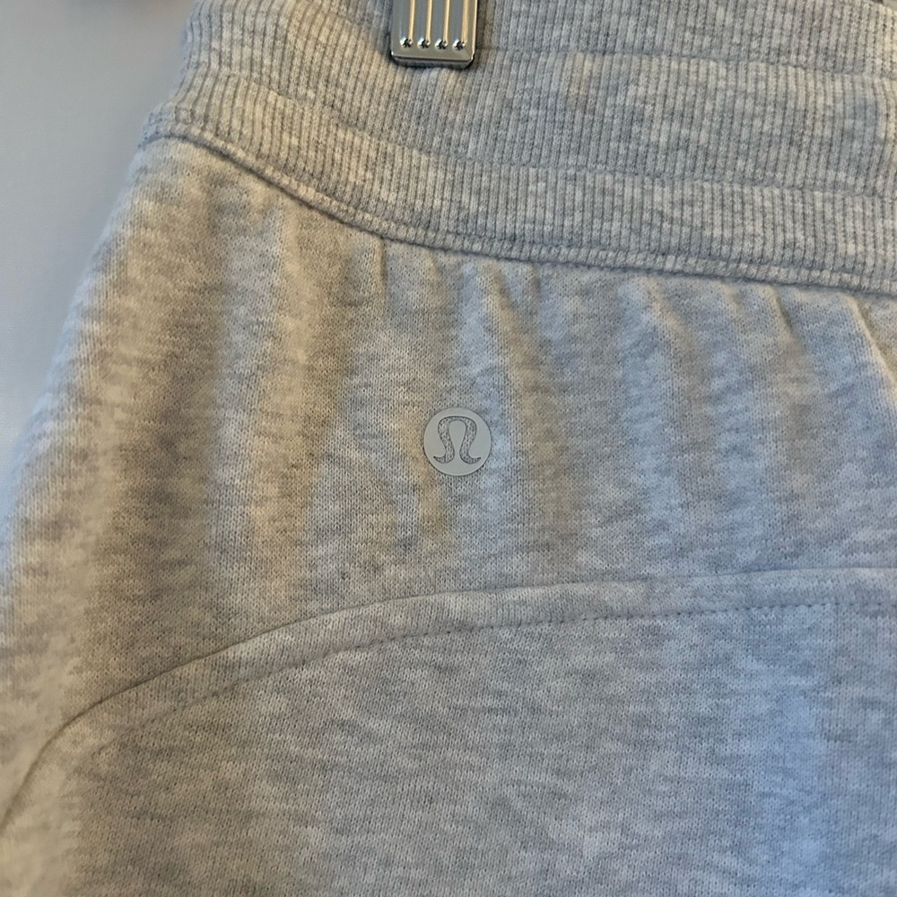 Lululemon Scuba Shorts - Picture 4 of 5